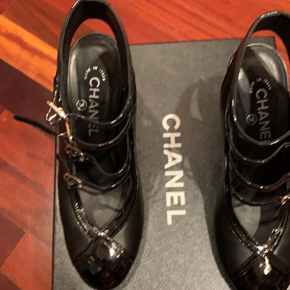 Shoes 👠 - Picture 3 of 8